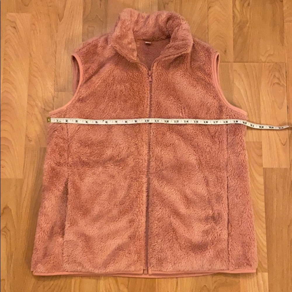 Blush fluffy vest like new - Picture 2 of 6